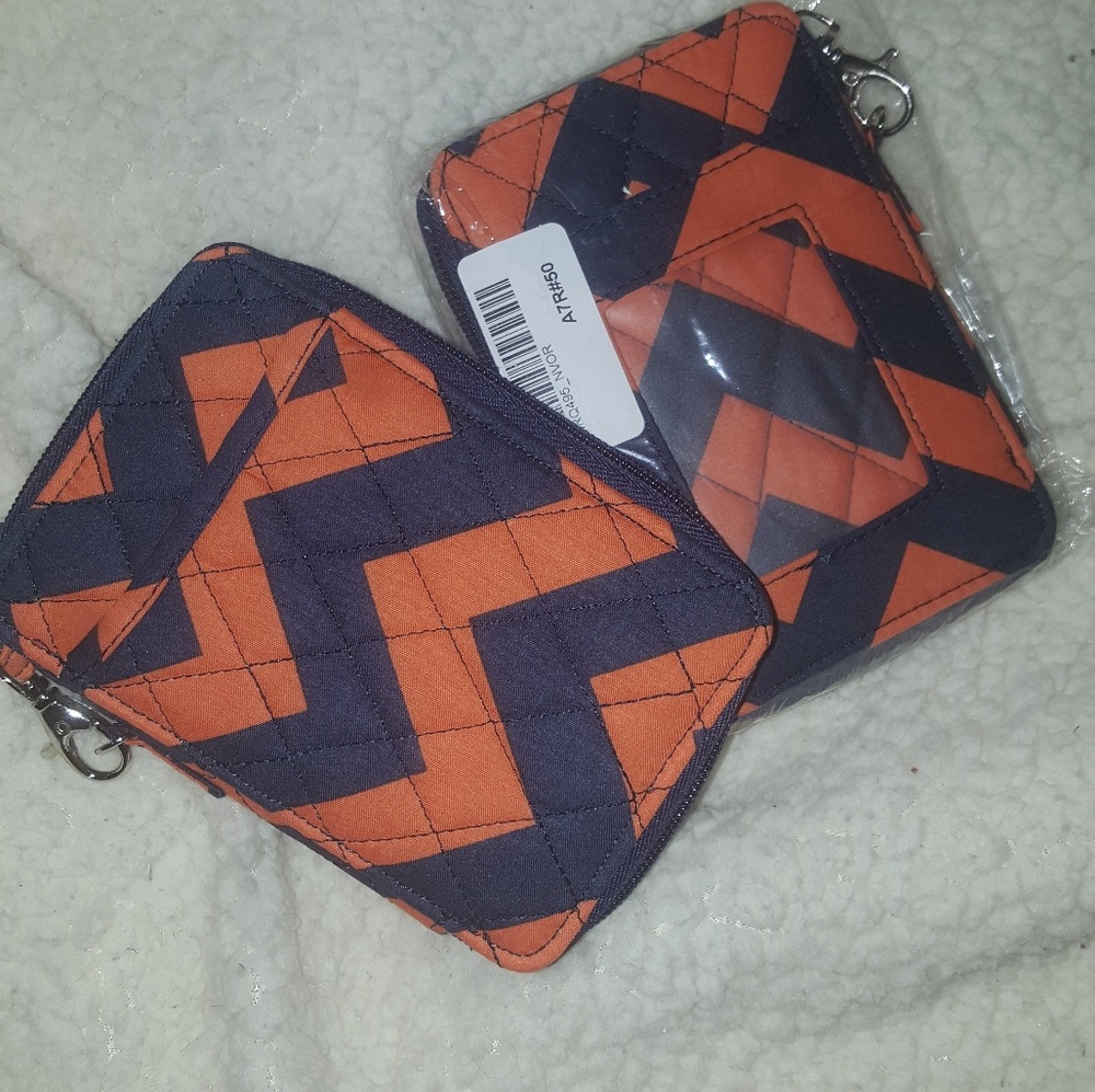 Chevron Wristlet 🎈